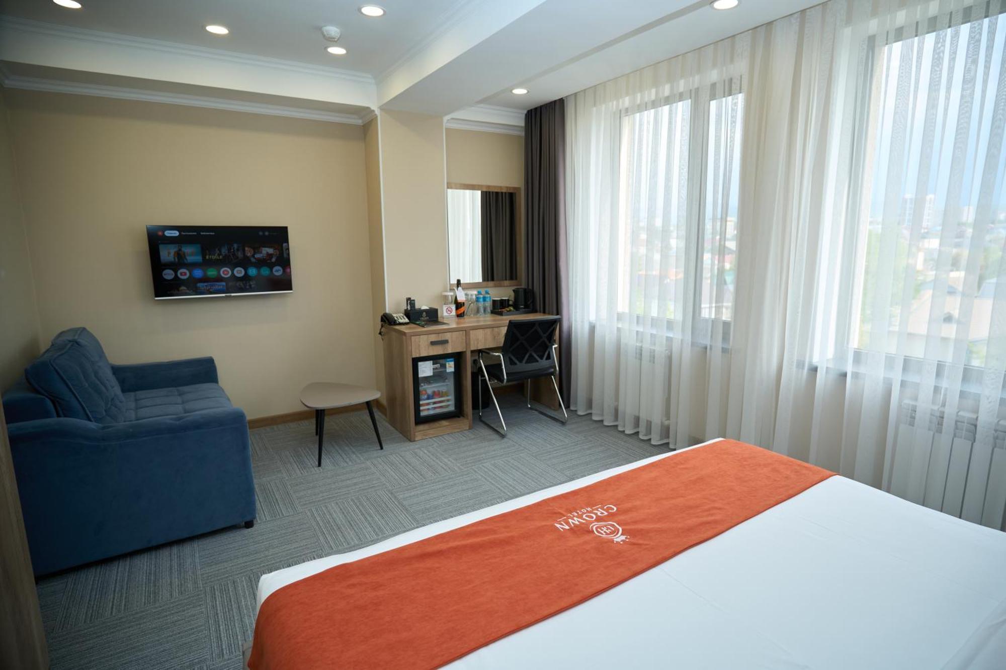 Crown Hotel Bisjkek Eksteriør bilde