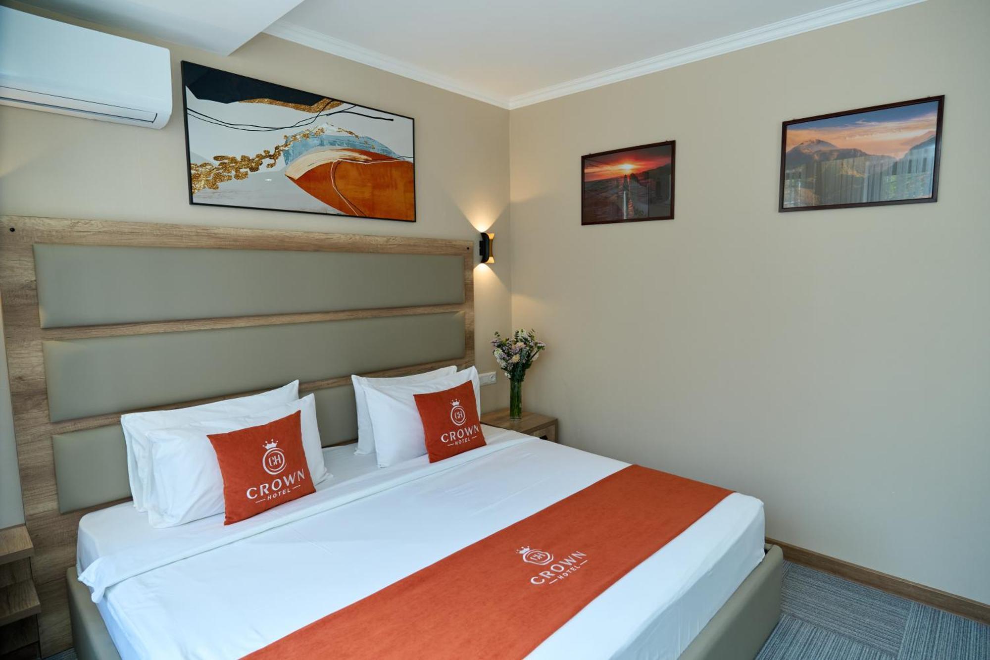 Crown Hotel Bisjkek Eksteriør bilde