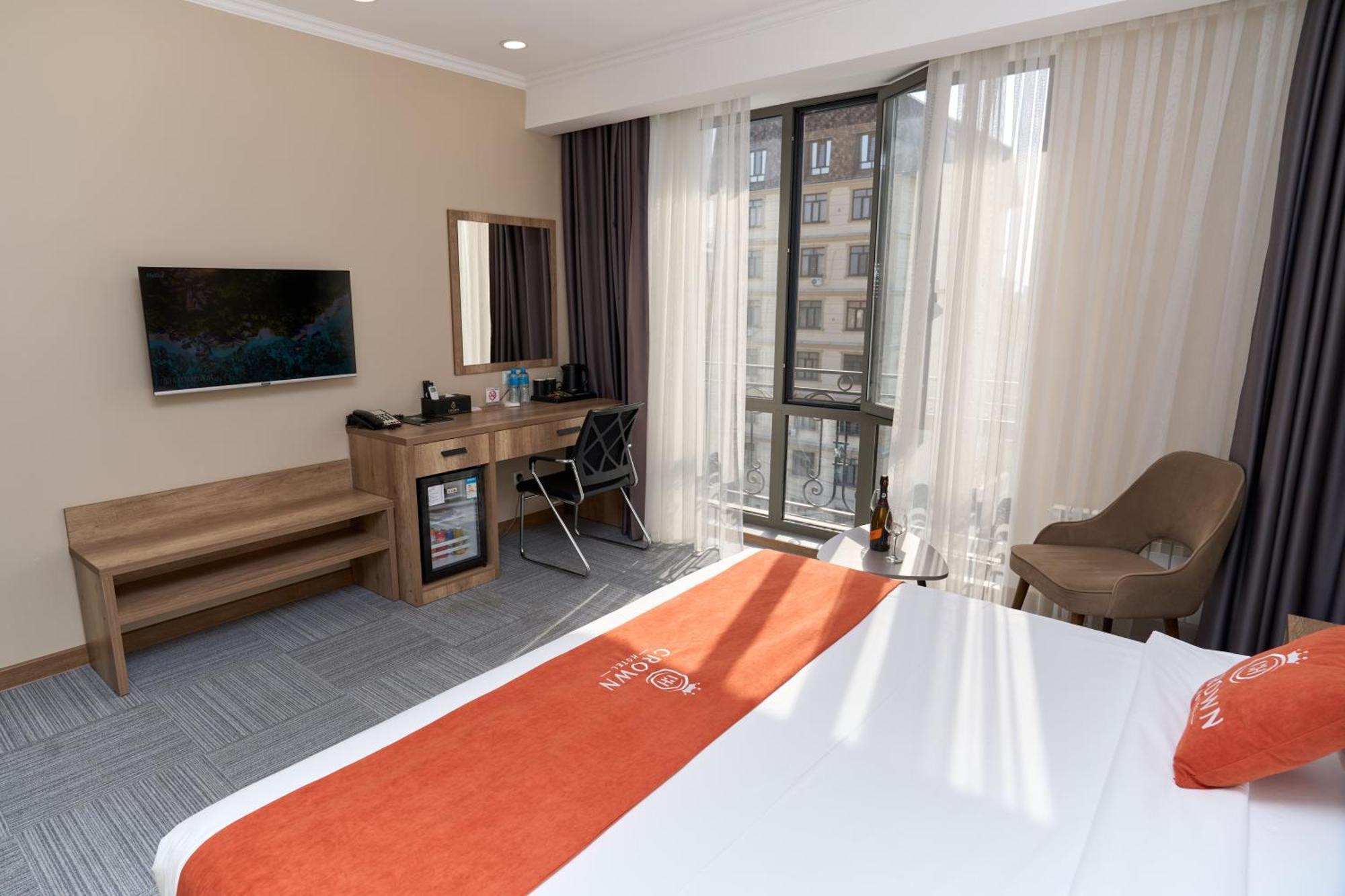 Crown Hotel Bisjkek Eksteriør bilde