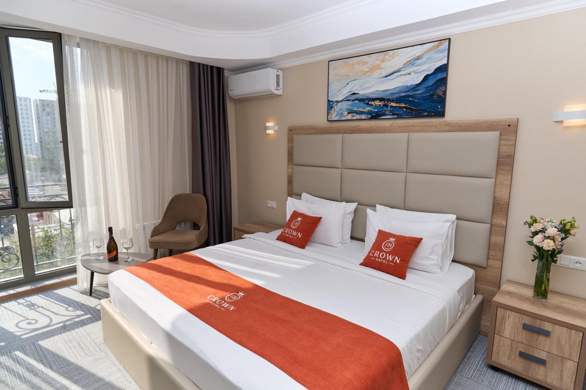 Crown Hotel Bisjkek Eksteriør bilde